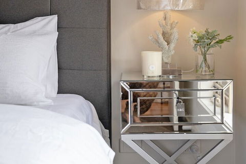 AUJOY 4 Bed Townhouse Glen Waverley - New Castle Holiday 3