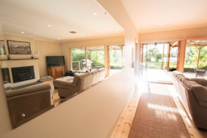 Monteith SA New Castle Holiday