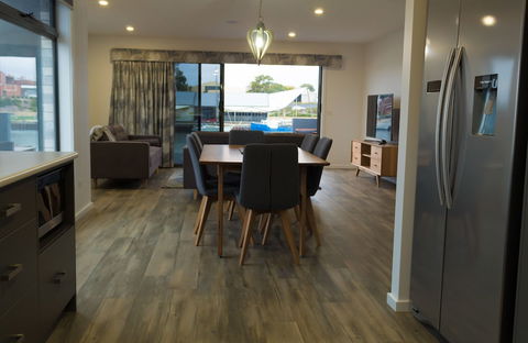 Ulverstone Waterfront Apartments - New Castle Holiday 6