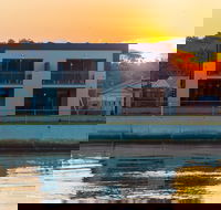 Ulverstone Waterfront Apartments - New Castle Holiday