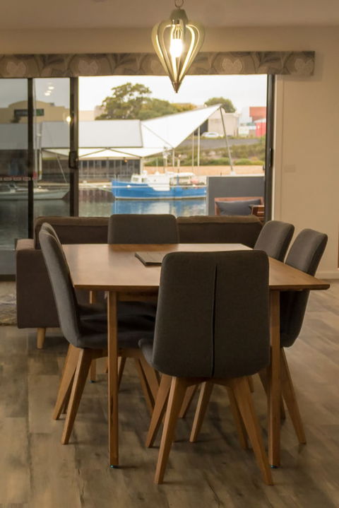 Ulverstone Waterfront Apartments - New Castle Holiday 5