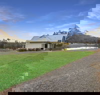 Brokenback Views Country Estate - New Castle Holiday