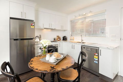 The Manhattan Central & Sophisticated - New Castle Holiday 2