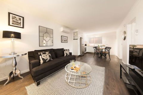 The Manhattan Central & Sophisticated - New Castle Holiday 0