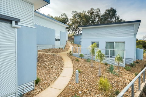 Albury Yalandra Apartment 2 - New Castle Holiday 1