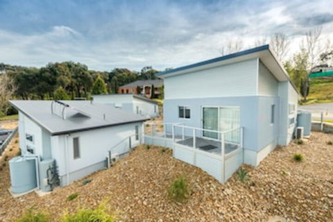 Albury Yalandra Apartment 1 - New Castle Holiday 0