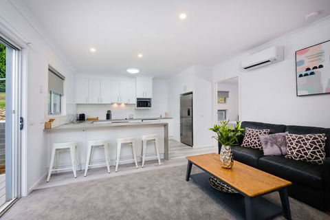 Albury Yalandra Apartment 1 - New Castle Holiday 1