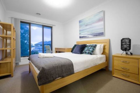 104 Sanctuary Lake Donatella Retreat - New Castle Holiday 0