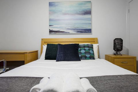104 Sanctuary Lake Donatella Retreat - New Castle Holiday 7