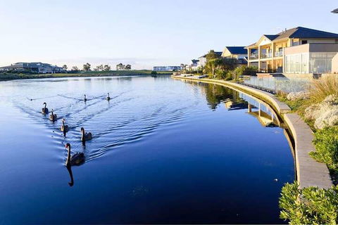 104 Sanctuary Lake Donatella Retreat - New Castle Holiday 2