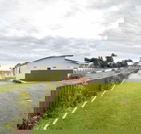 Wellington Lake Retreat - New Castle Holiday