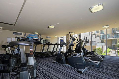 Spacious 1-Bedroom Apartment With Parking - New Castle Holiday 6