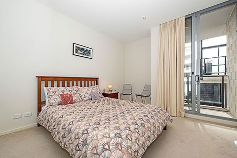 Spacious 1-Bedroom Apartment With Parking - New Castle Holiday 4