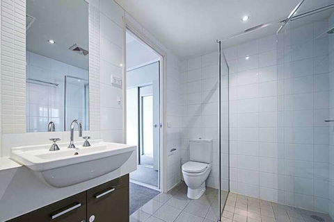 Spacious 1-Bedroom Apartment With Parking - New Castle Holiday 2