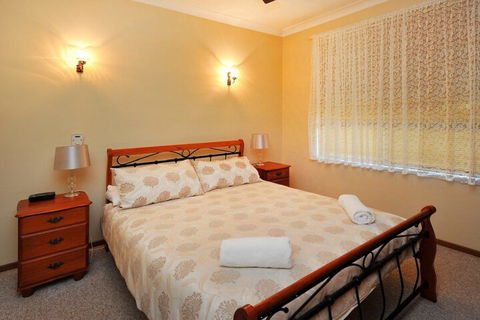 Rose Cottage Sawtell NSW - New Castle Holiday 1