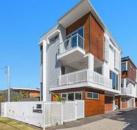 Silica Sands - New Castle Holiday