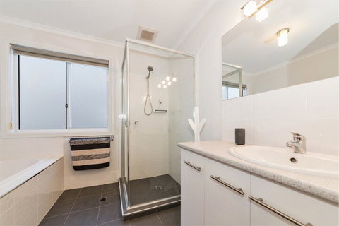 Dune At Carrickalinga 22 Taronga Crescent - New Castle Holiday 6