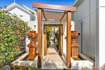 Ocean Pearl On Eclipse - New Castle Holiday 0