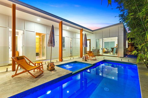 Ocean Pearl On Eclipse - New Castle Holiday 3