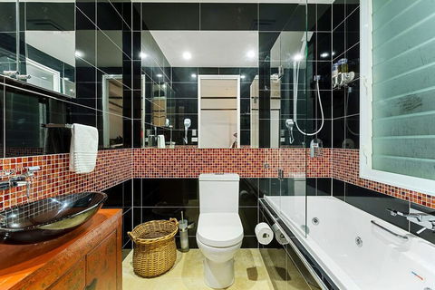 Ocean Pearl On Eclipse - New Castle Holiday 6