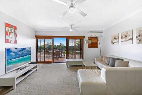 Stunning Ocean Views Large 3 Bedroom - New Castle Holiday 5
