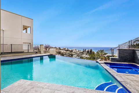 Stunning Ocean Views Large 3 Bedroom - New Castle Holiday 4
