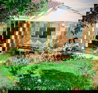 Camelias Boutique Cottage in Dianella - New Castle Holiday