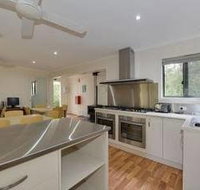 Airwalk Lodge Hostel - New Castle Holiday
