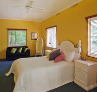 Corktree Cottage - New Castle Holiday