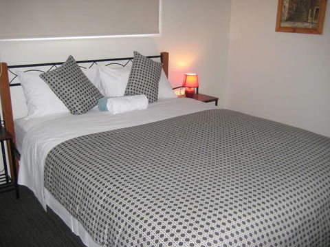 Riverdell Park Accommodation Bed & Breakfast - New Castle Holiday 0