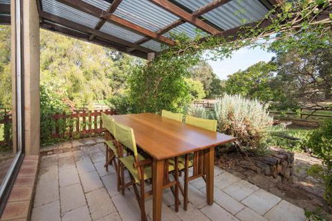Trastevere Cowaramup Farm House - New Castle Holiday 2