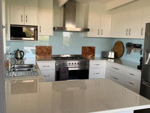 Longbeach House - New Castle Holiday 4