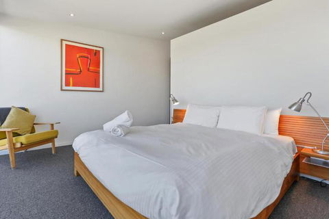 Longpoint Living - New Castle Holiday 4