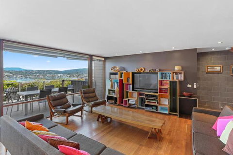 Longpoint Living - New Castle Holiday 7