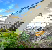 The Leafy Dragon - New Castle Holiday