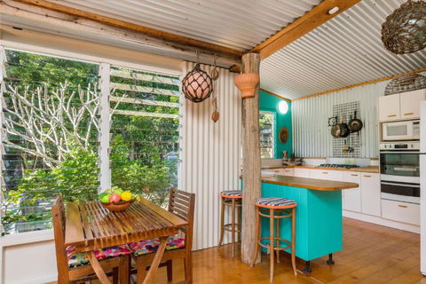 A SWEET ESCAPE Beachcombers Cottage Beachfront - New Castle Holiday 3