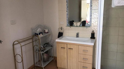 Oatlands Retreat - New Castle Holiday 4