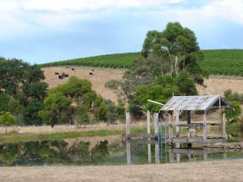 Barristers Block Vigneron Villa - New Castle Holiday 5