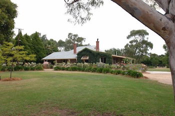 Barristers Block Vigneron Villa - New Castle Holiday 0