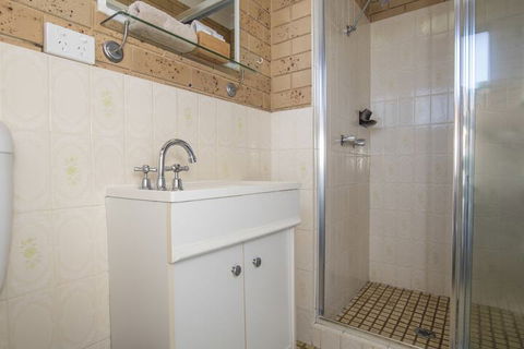 Coast Inn Motel - New Castle Holiday 4