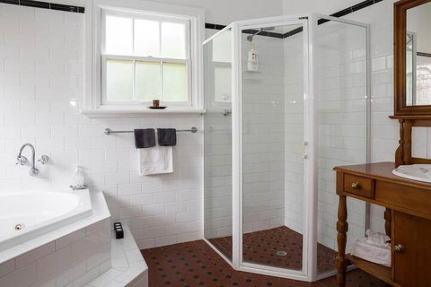 Clare Valley Heritage Retreat - New Castle Holiday 7