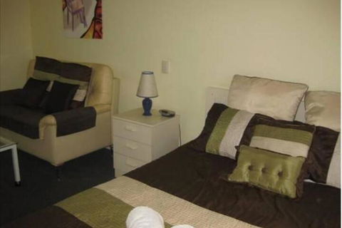Twin Pines Motel - New Castle Holiday 4