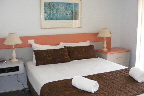Beachside Motor Inn - New Castle Holiday 7