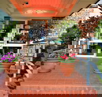 Grand Country Lodge Motel - New Castle Holiday