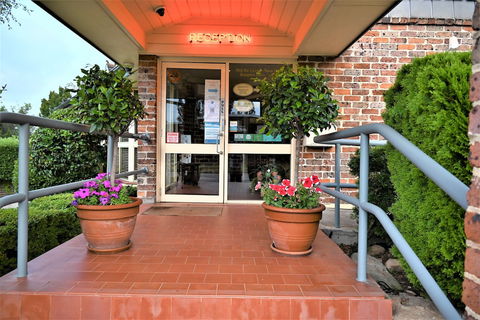 Grand Country Lodge Motel - New Castle Holiday 0