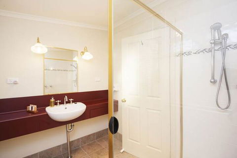 Beechworth Cedar Cottages - New Castle Holiday 7
