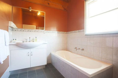 Beechworth Cedar Cottages - New Castle Holiday 5