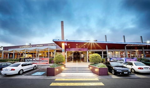 Nightcap At Sandown Park Hotel - New Castle Holiday 0