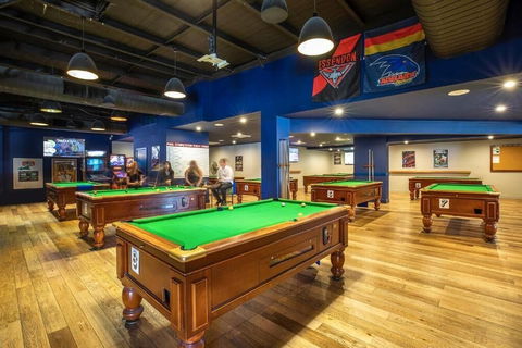 Nightcap At Sandown Park Hotel - New Castle Holiday 5