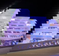 Seacrest Beachfront Holiday Apartments - New Castle Holiday